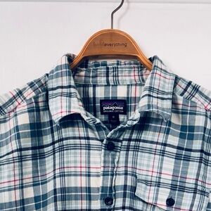 Patagonia Men's Blue and Pink Plaid Shirt